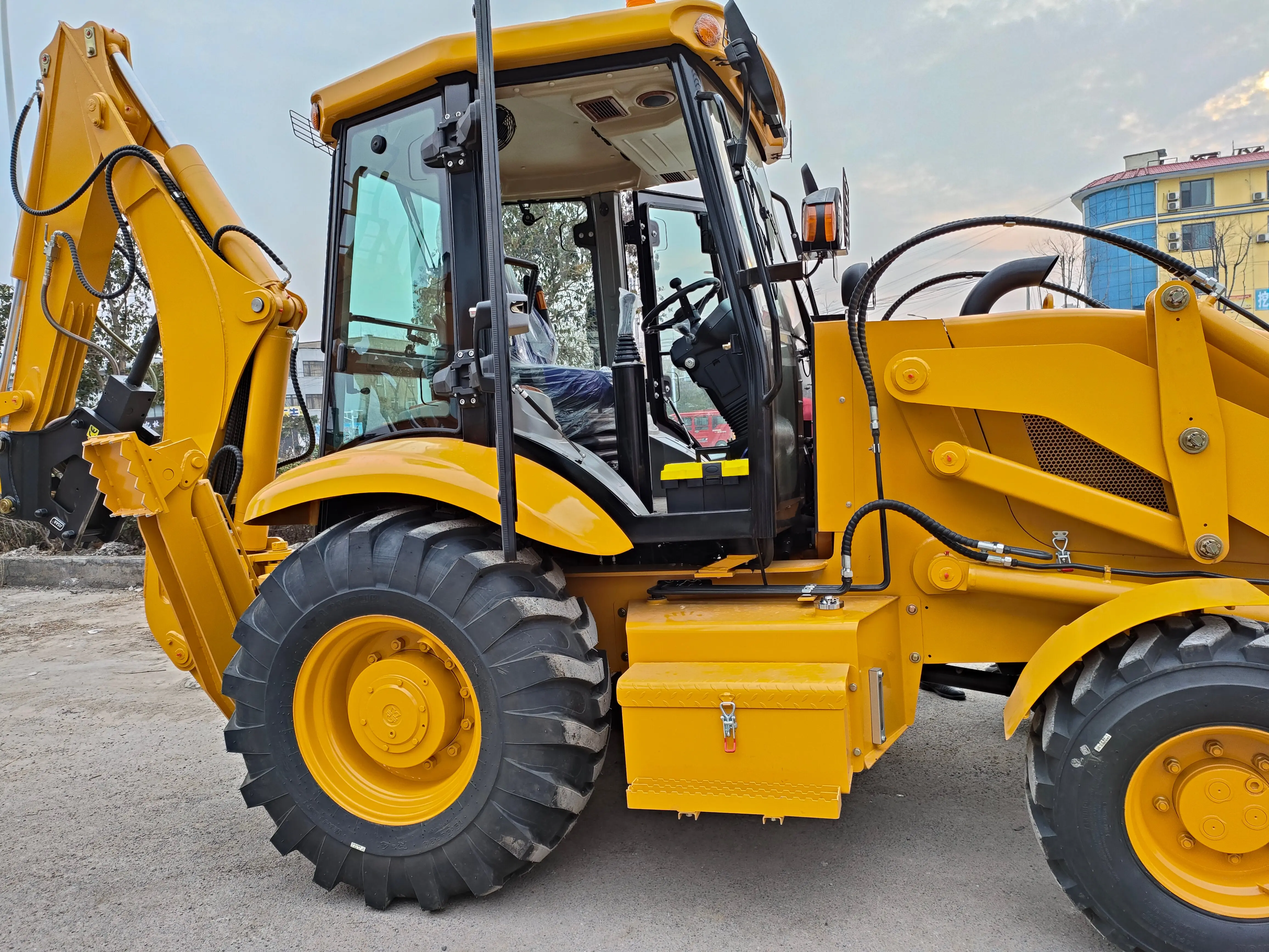 2024 New  Hot Sale Sturdy Mini Small Backhoe 4x4 Backhoe Loader Farm Use Backhoe  Loader Price