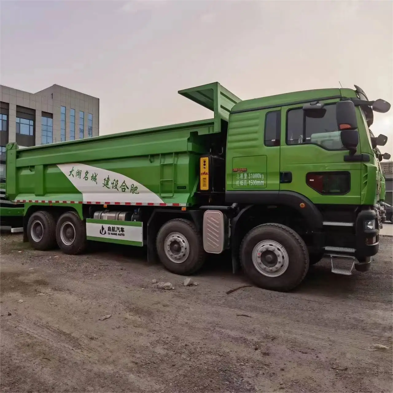 40-тонный самосвал Howo 8x4 недорогое дизельное топливо с 371 л.с. и механической коробкой передач Стандарт Евро 2/3