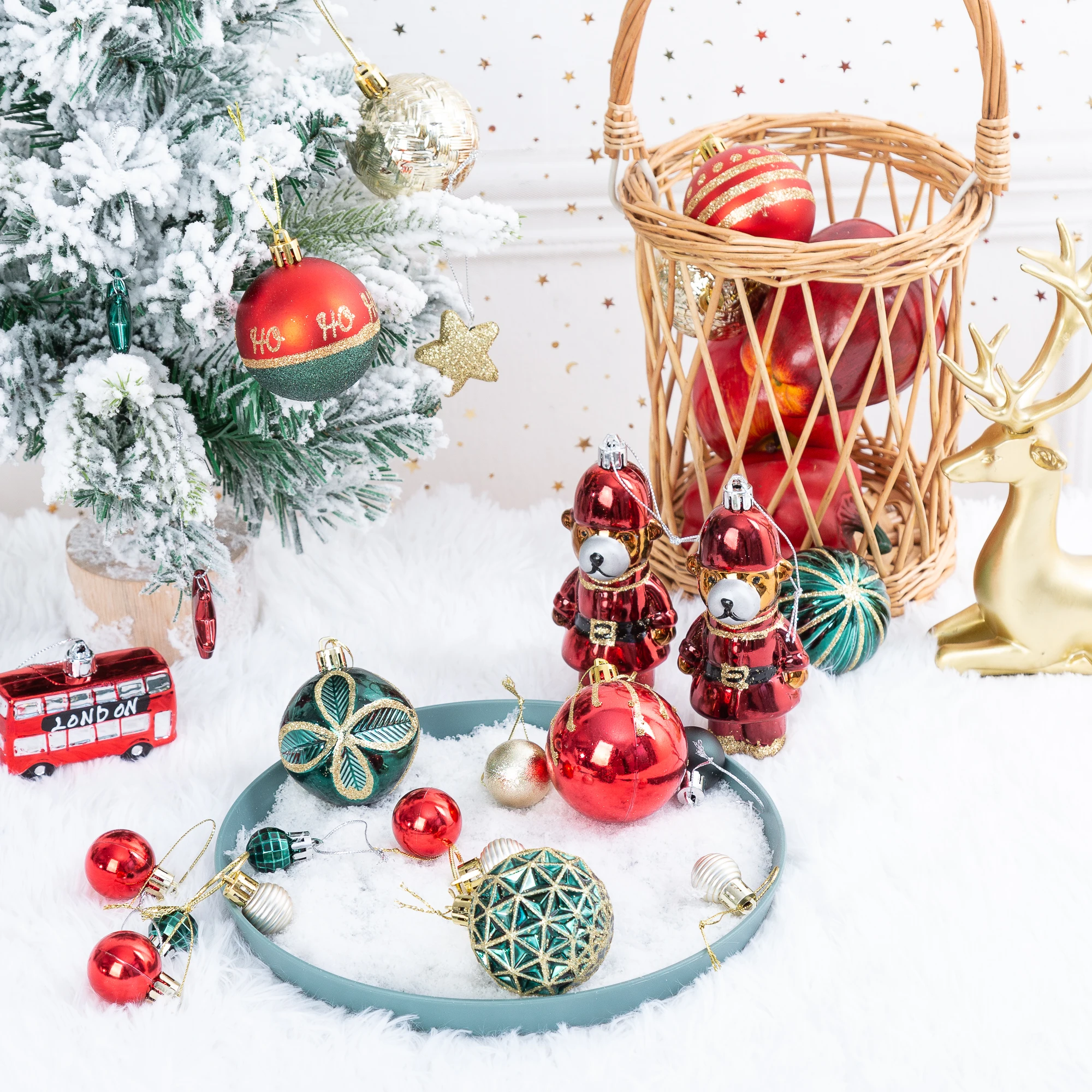 70pcs Assorted Christmas Ball Ornaments Set Shatterproof Red Green Christmas Baubles Pendants for Christmas Tree Party Decor