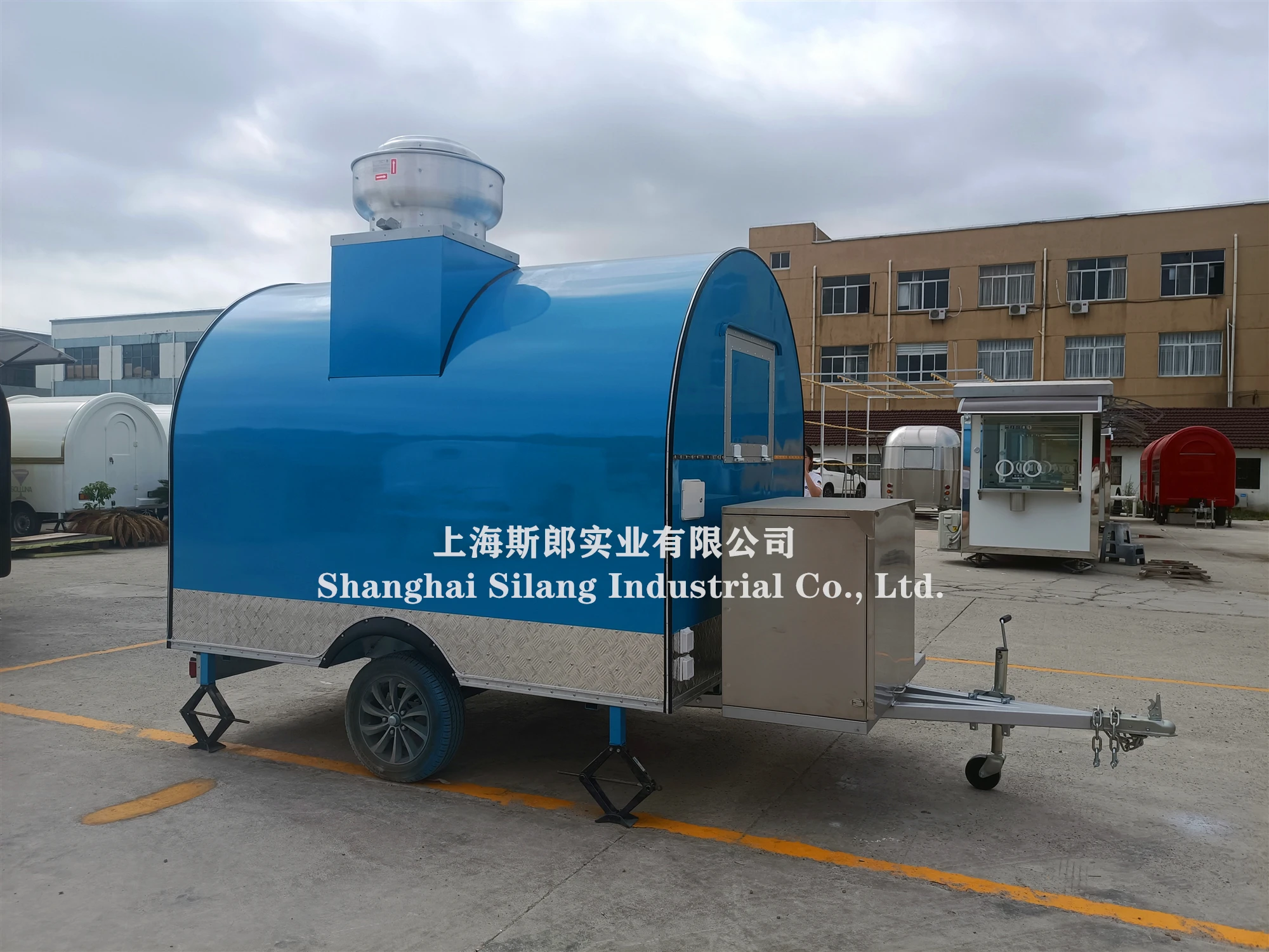 Blue round food trailer, closed Canadian standard mobile food caravan catering trailer