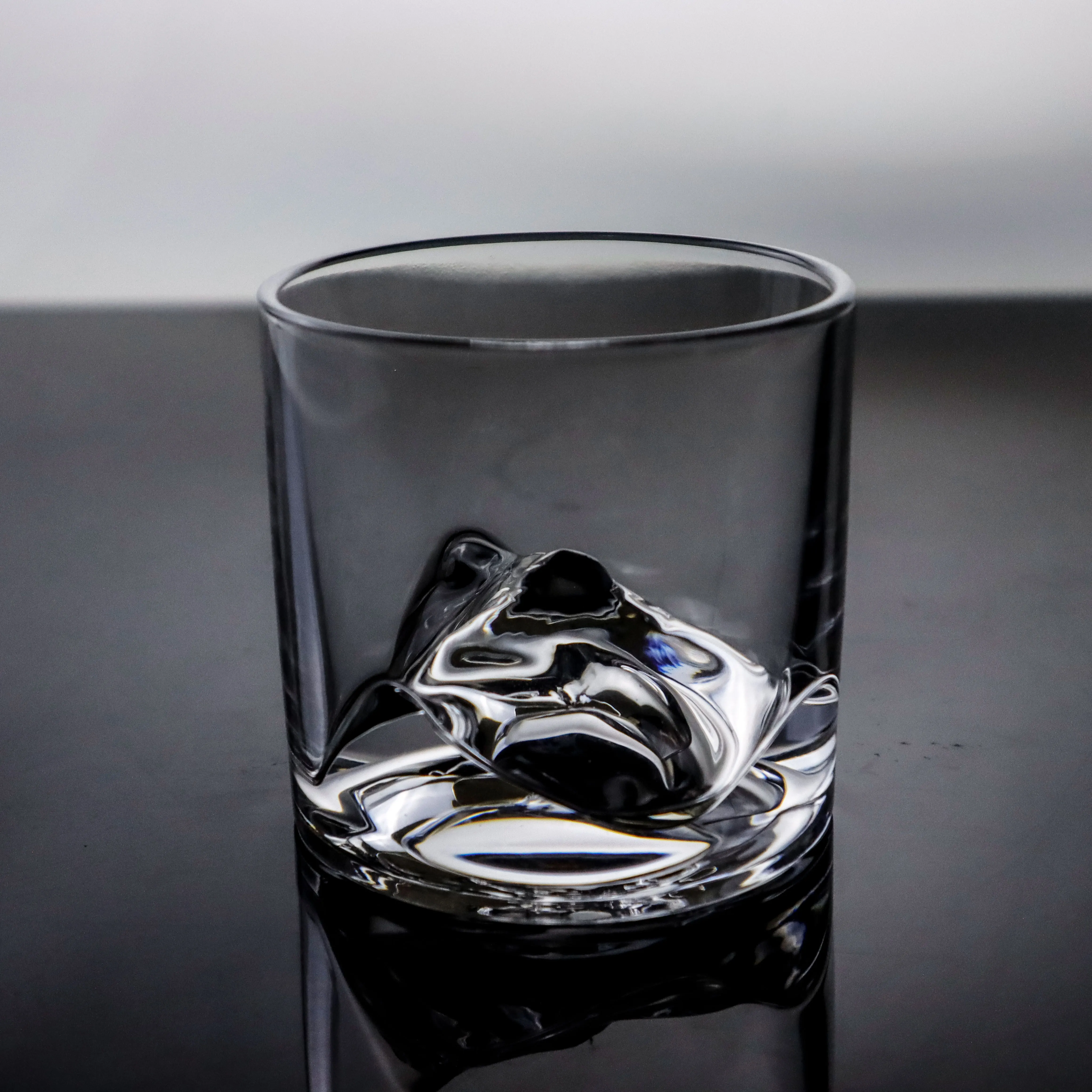 Creative Whisky Cup Crystal Whiskey Glasses Heavy Custom Mountain Base Whiskey Glass