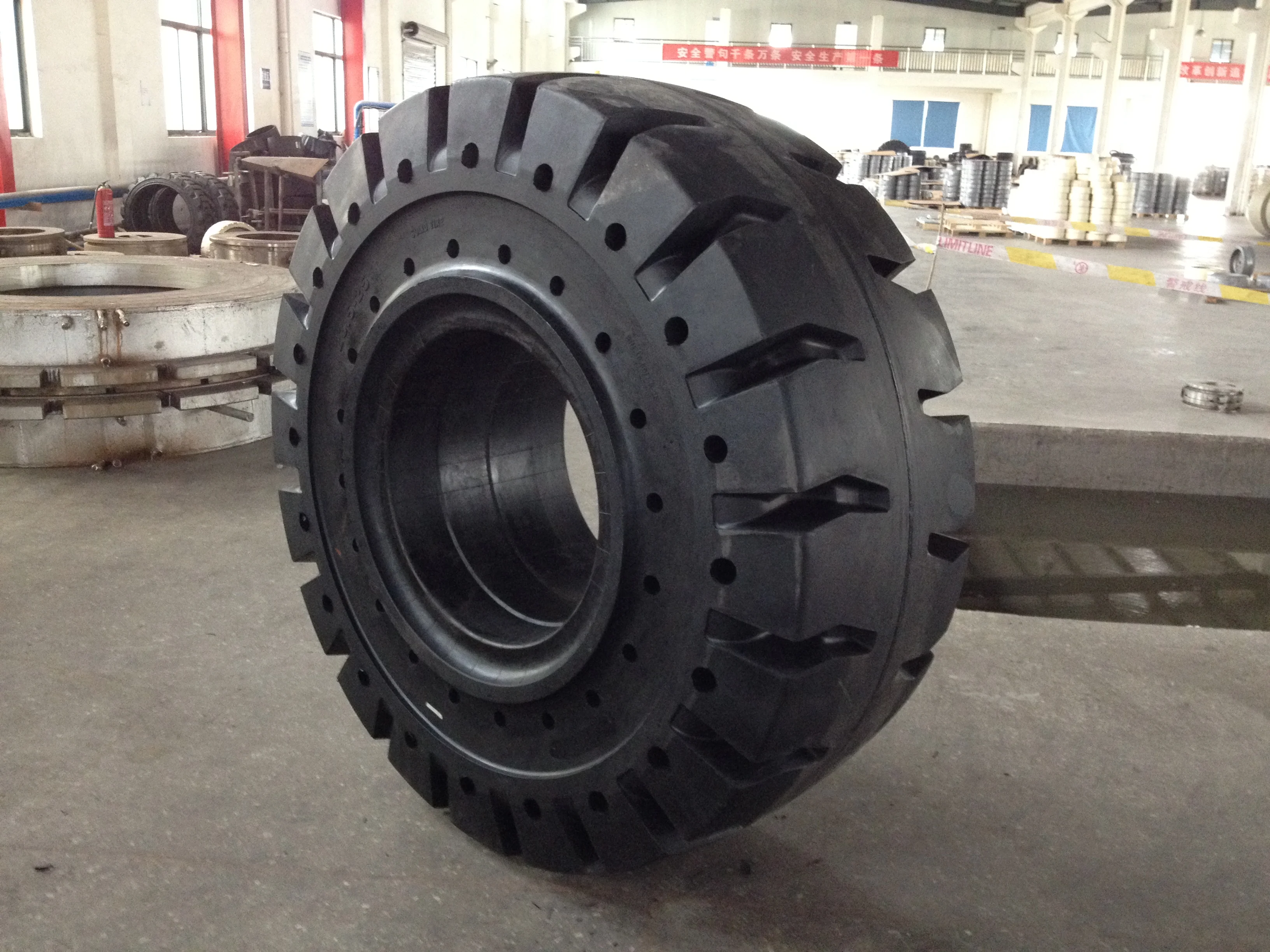 Прочная резиновая шина для погрузчика козлового крана OTR 23 5-25