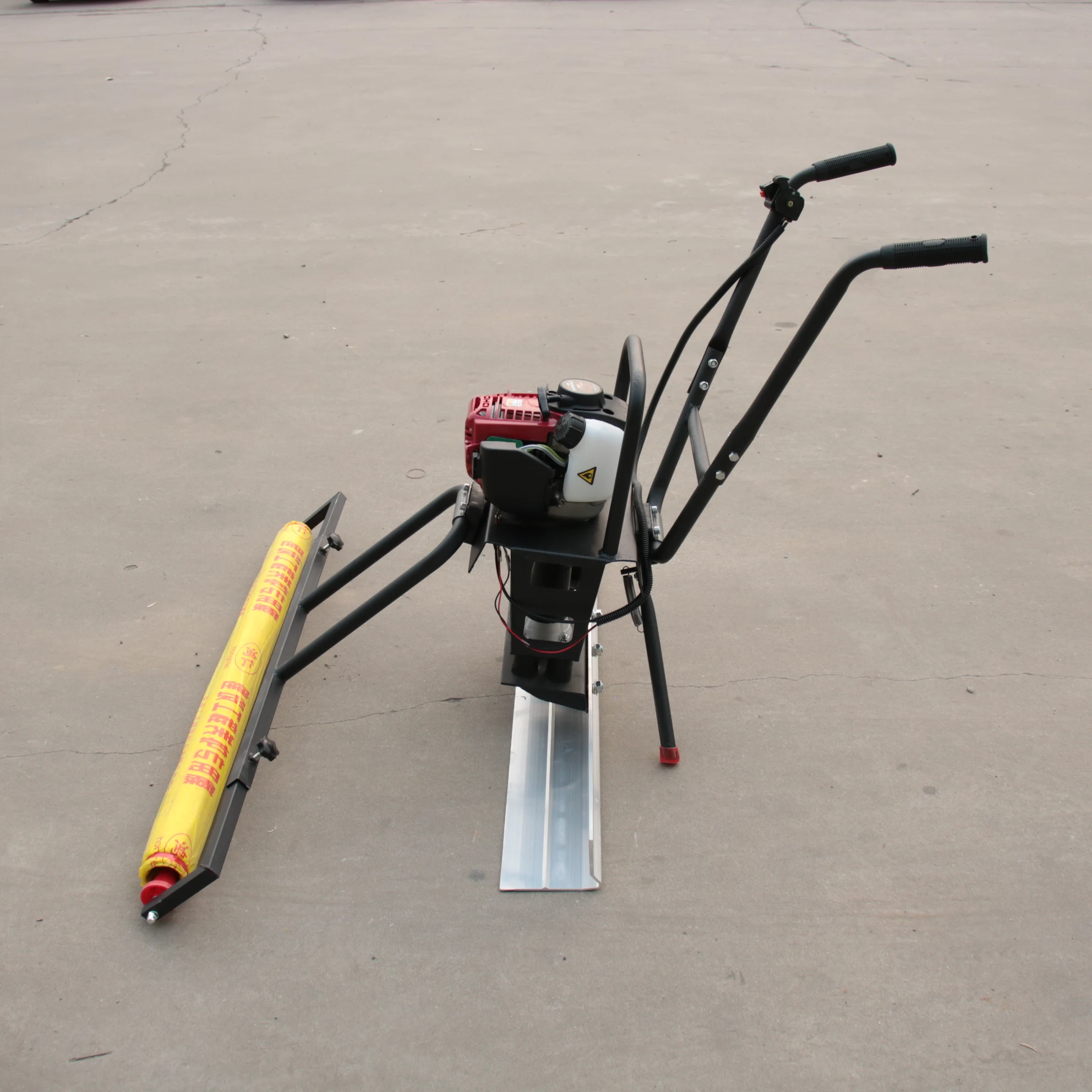 Multi-fuction Gasoline concrete vibration ruler cement ground level vibration Concrete Leveling film covering laying Mavchine