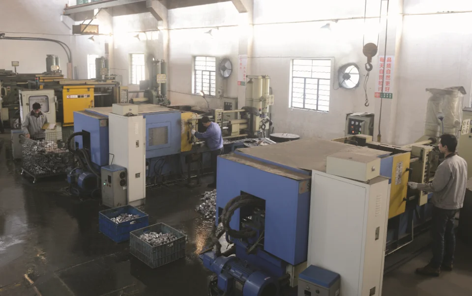 Factory Supply SMD 2835 LED Automatically Truns Light On Motion Sensor Security Light