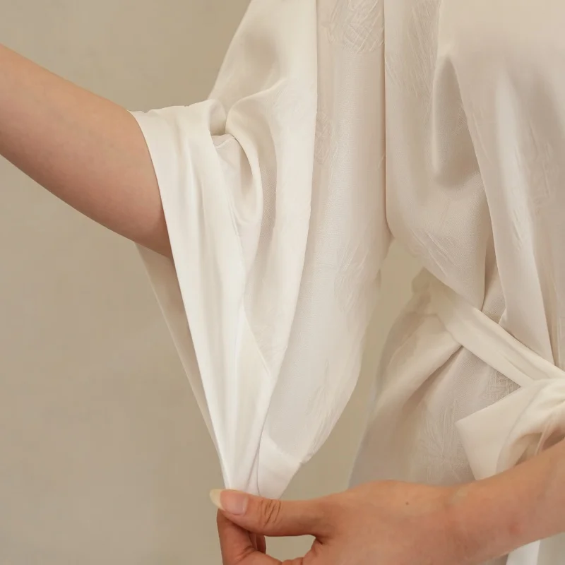 white Luxurious Silk Satin Robe Bathrobes Lightweight Soft Loungewear Sleepwear Nightwear
