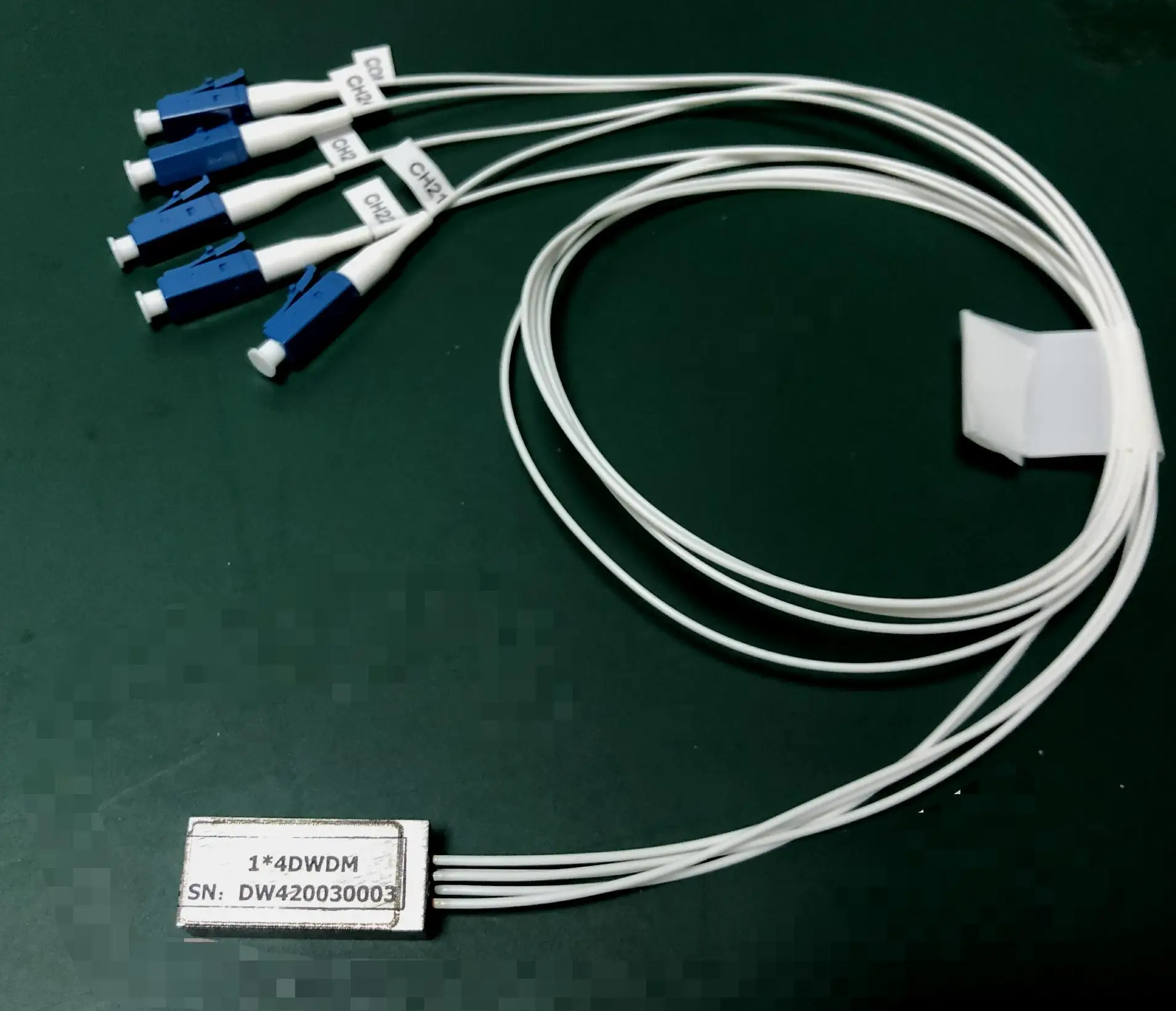 4 канала C32,C33,C34,C35 или МСЭ 100 ГГц 1,0 дБ низким IL ultra compact DWDM Оптический мультиплексор демультиплексирование устройства