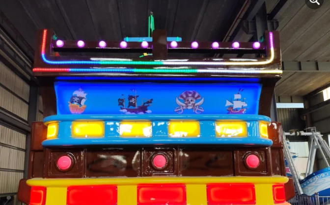 Fun games amusement park rides crazy flying car flying boat spaceship speeding pirate ship on track