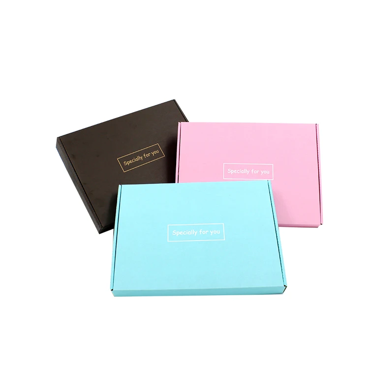 
 Изготовленный на заказ логотип розовая печать или золото штампованный переработанный гофрированный почтовый Бумажный Ящик упаковка для одежды  