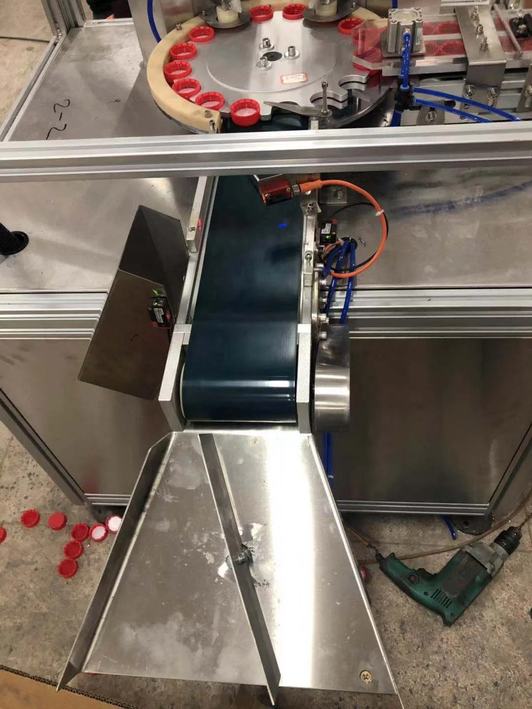 cap wadding machine cap lining machine  glue machine