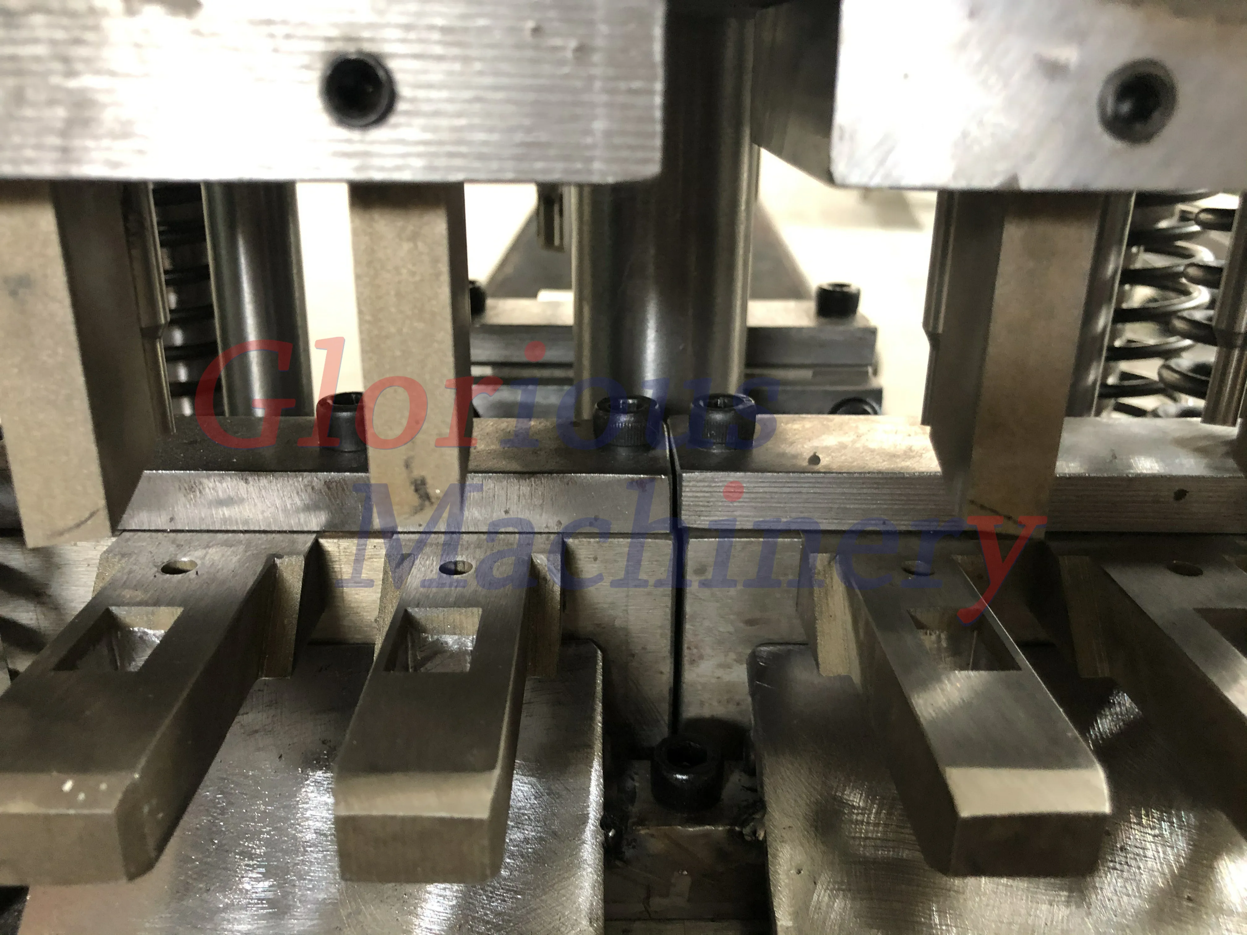 
customized punch press tooling punch and die set hydraulic machine for aluminum profile 