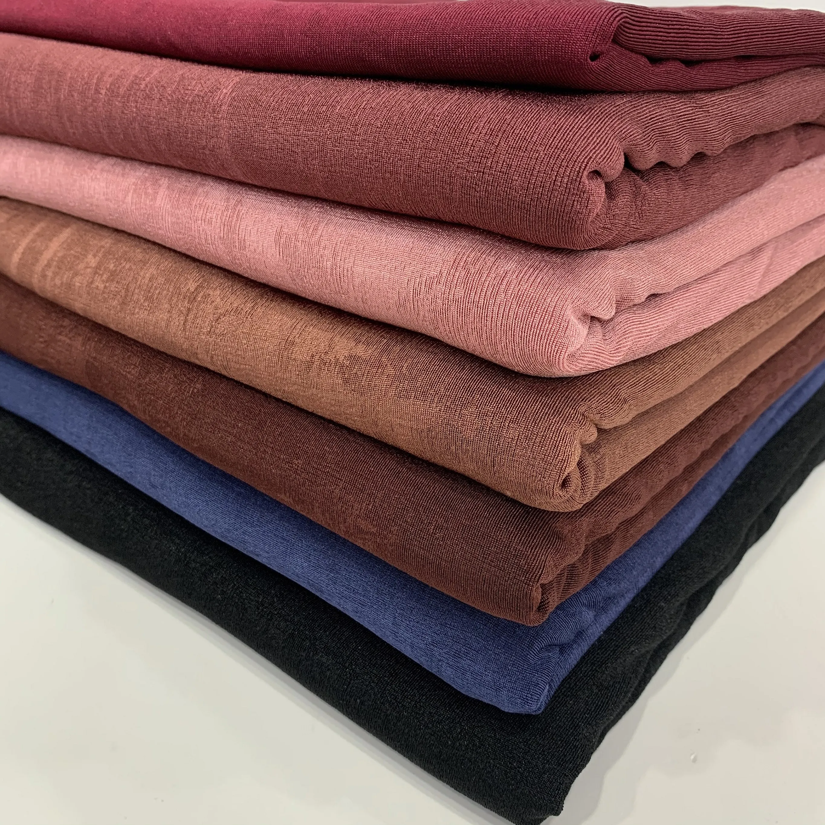 Приятная на ощупь ткань для женского платья