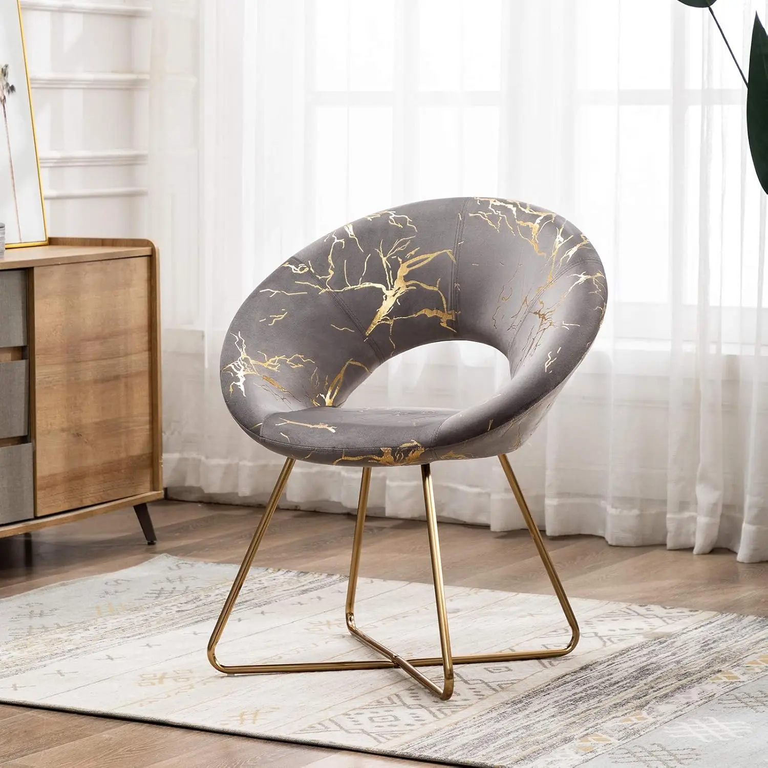 Стулья для столовой с золотыми ножками