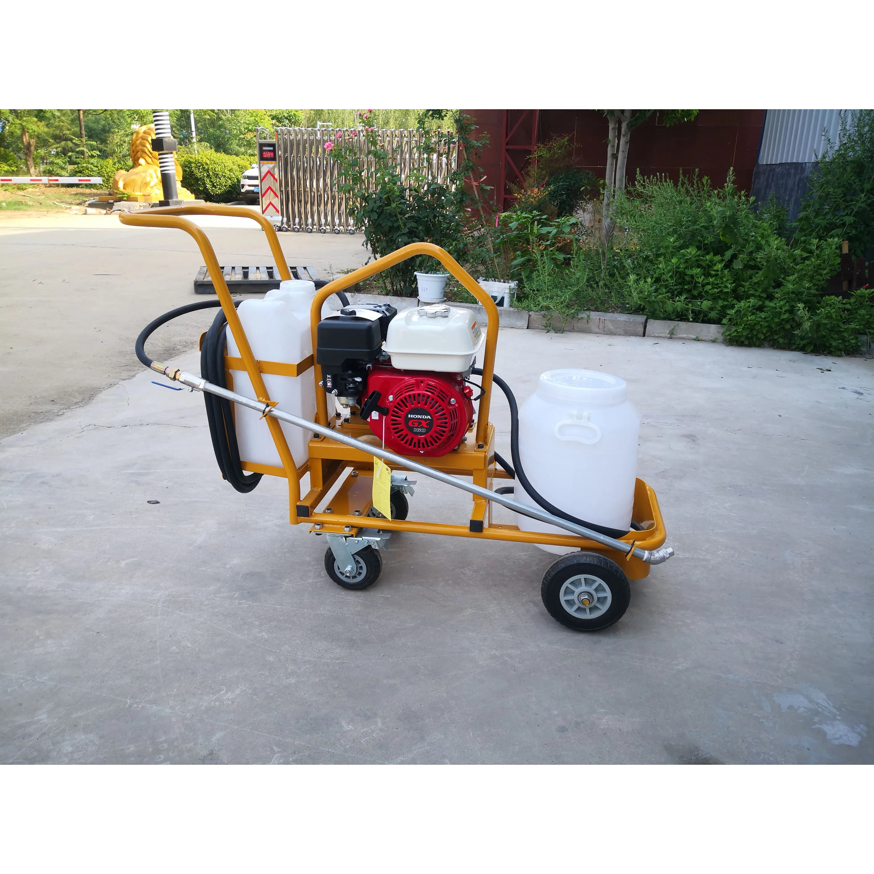Free Delivery of Small Asphalt Spreader 18H Power Emulsified Asphalt Spraying Equipment