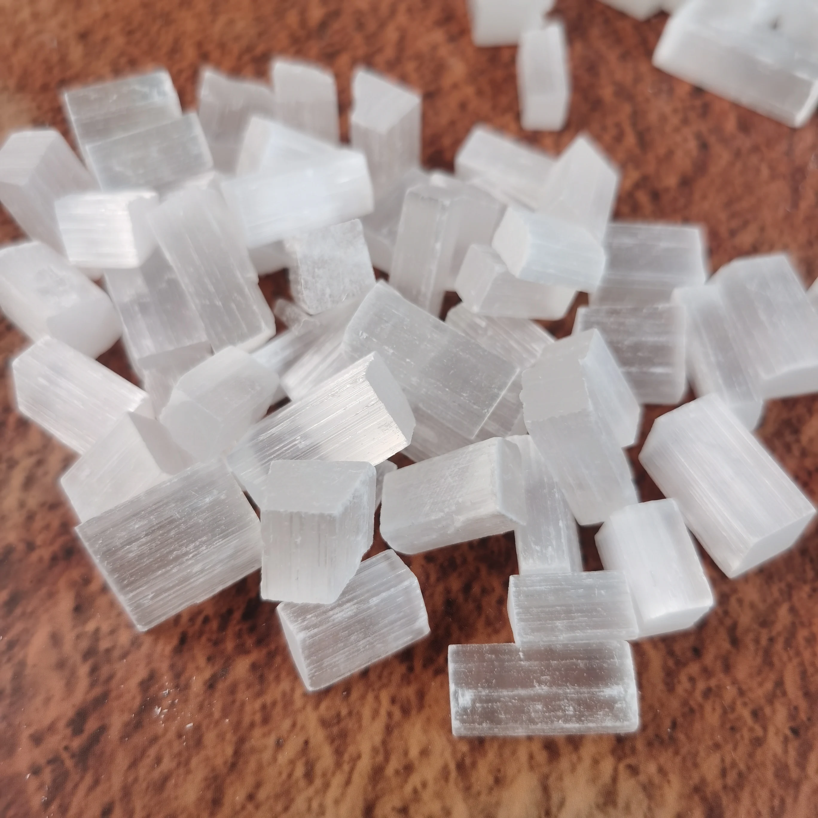 Wholesale Natural Crystal Healing Chakra Stone Meditation Raw Crystal Rough Selenite Stone
