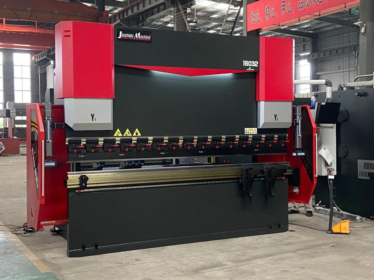 Amada style quick release clamp tool 250T3200mm Sheet metal bending machine with Delem DA58T Controller