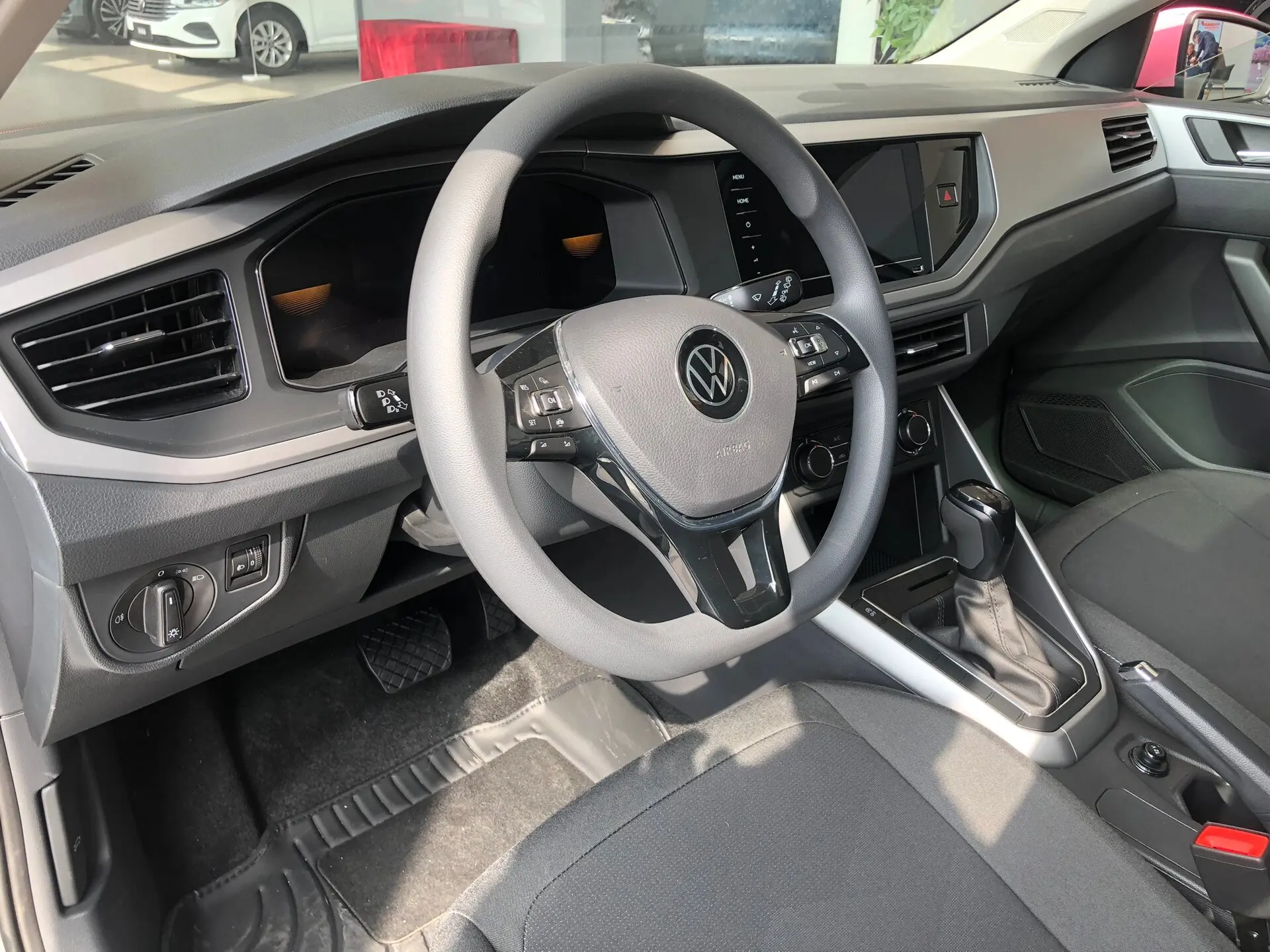 2024 Volkswagen VW Polo plus FWD бензиновый автомобиль 1.5L 113Ps L4 Подержанный газовый
