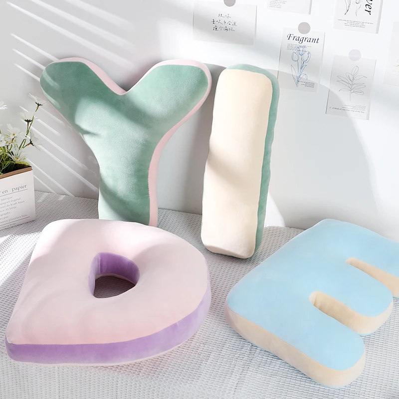 Плюшевая подушка с буквами мягкая бархатная Удобная декоративная для дивана