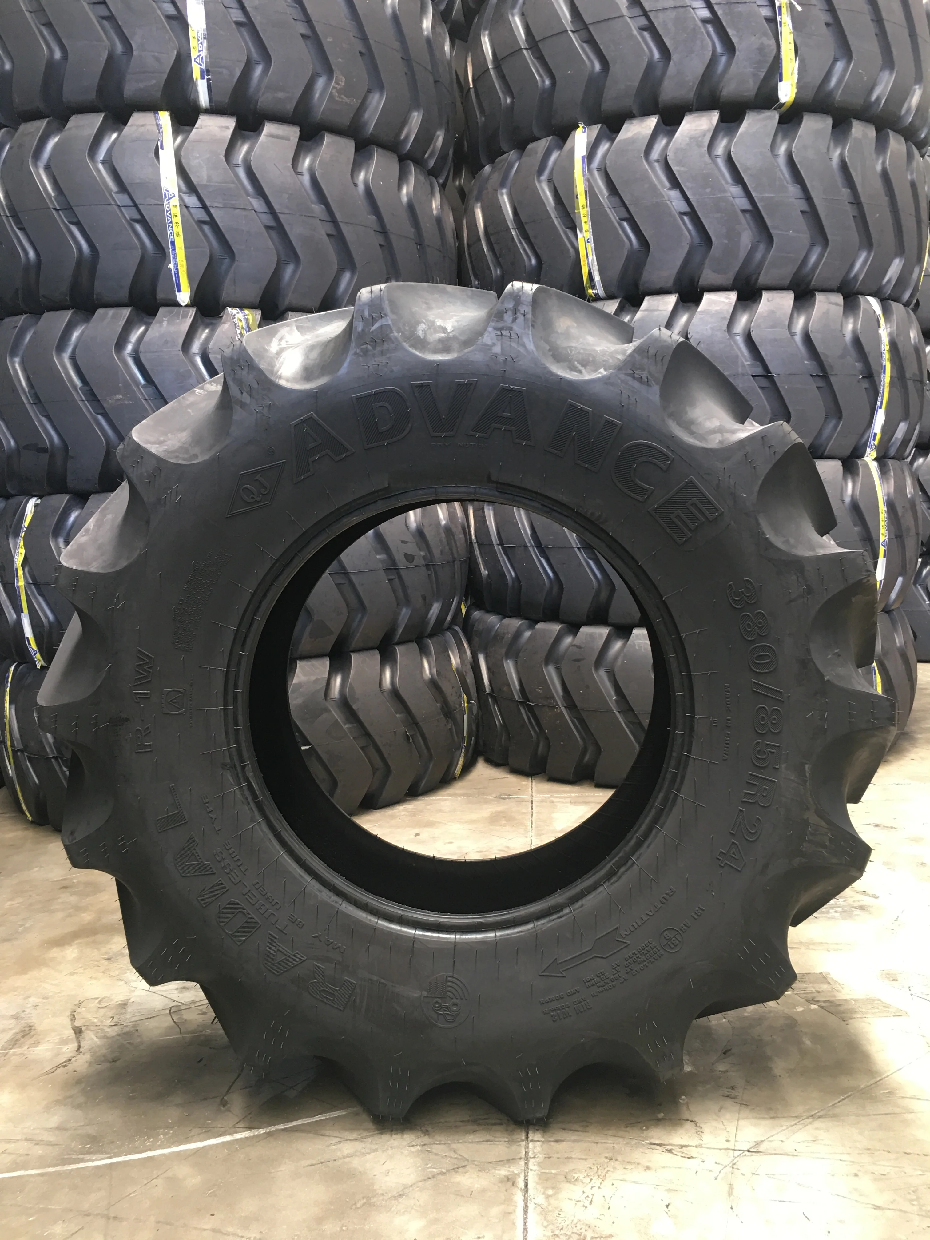 Agricultural Tractor Rice Paddy Field Tyre Tires 600/65R38 TL R-1W(153D) G/SA 6 Months Provided Advance Guizhou Online Support