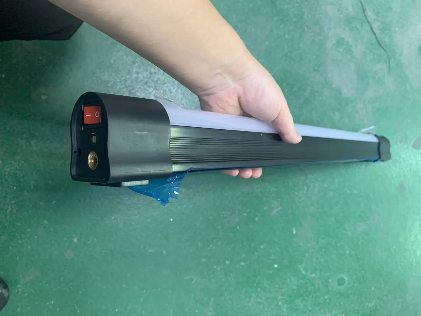 8ft 100W RGBYW Battery Powered led tube, led film light, wifi Dimming DMX 512 with effects led video light