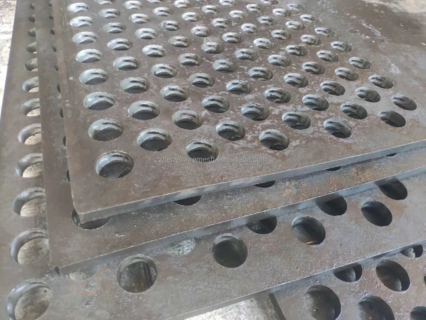 China Zhenyu manufacturer of carbon steel stainless Perforated/Punching holes decorative Metal mesh/ filter steel board for sale