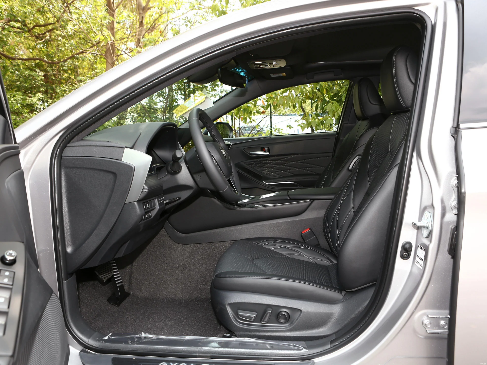 new car TOYOTA Avalon 2023 twin engines 2.5L XLE Premium Edition