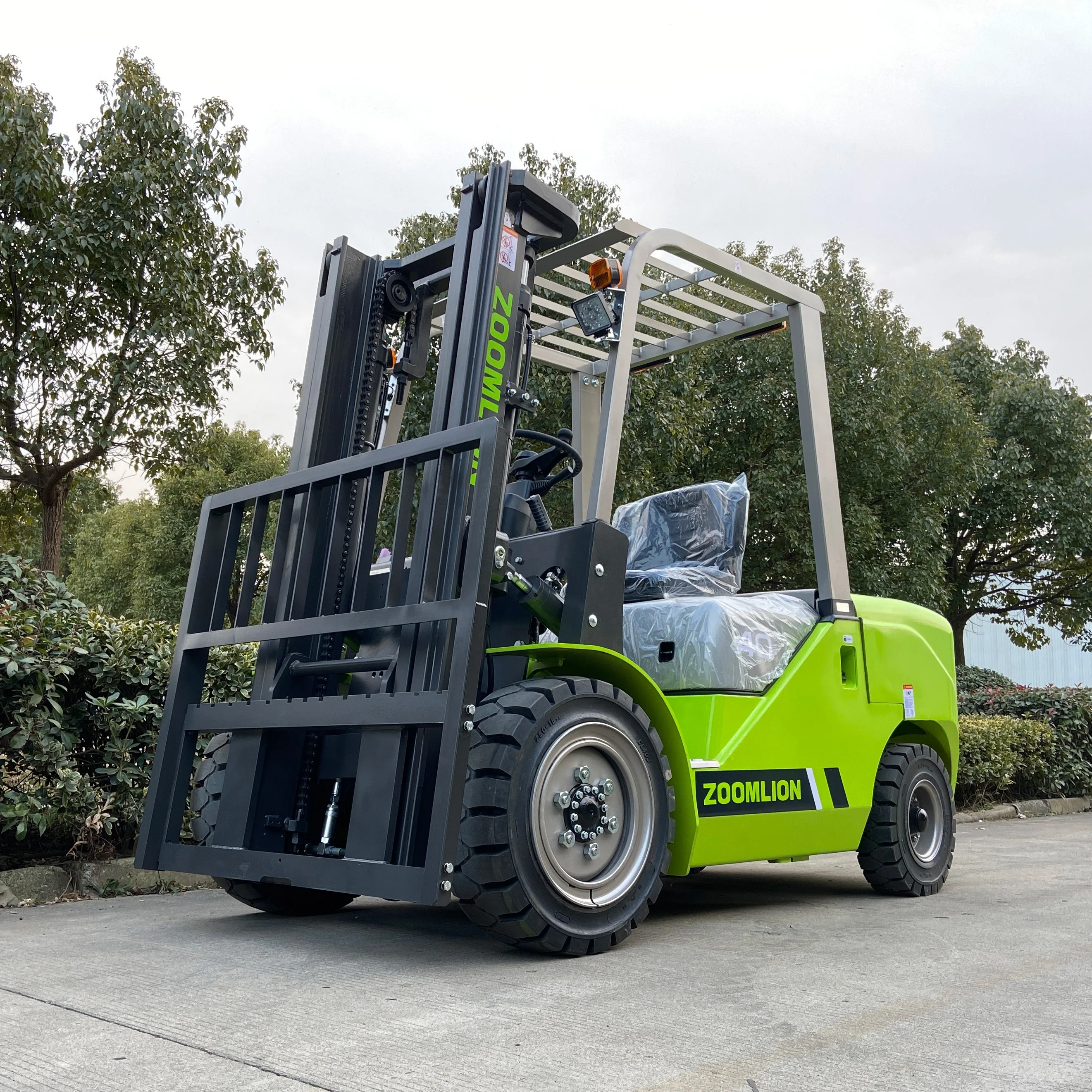 Fd40 4ton diesel forklift machine with rubber tires