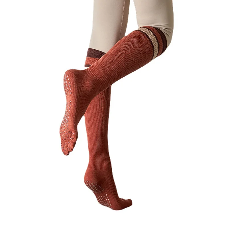 Grip custom cartoon wholesale anti slip socks calcetines logo designer cotton men socks custom pilates grip socks manufacturer