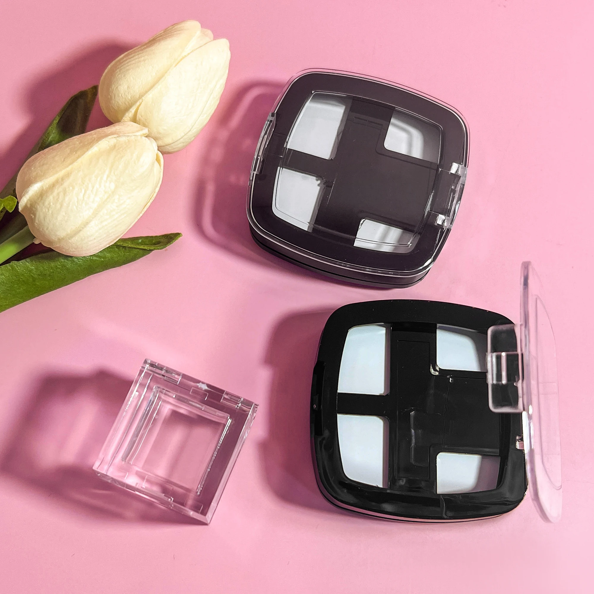 Двухслойный компактный футляр для косметики с зеркалом