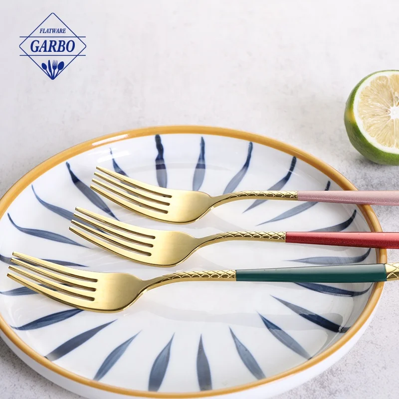 Good quality factory direct selling stainless steel cutlery set gold plated customs metal flatware set small quantity acceptable