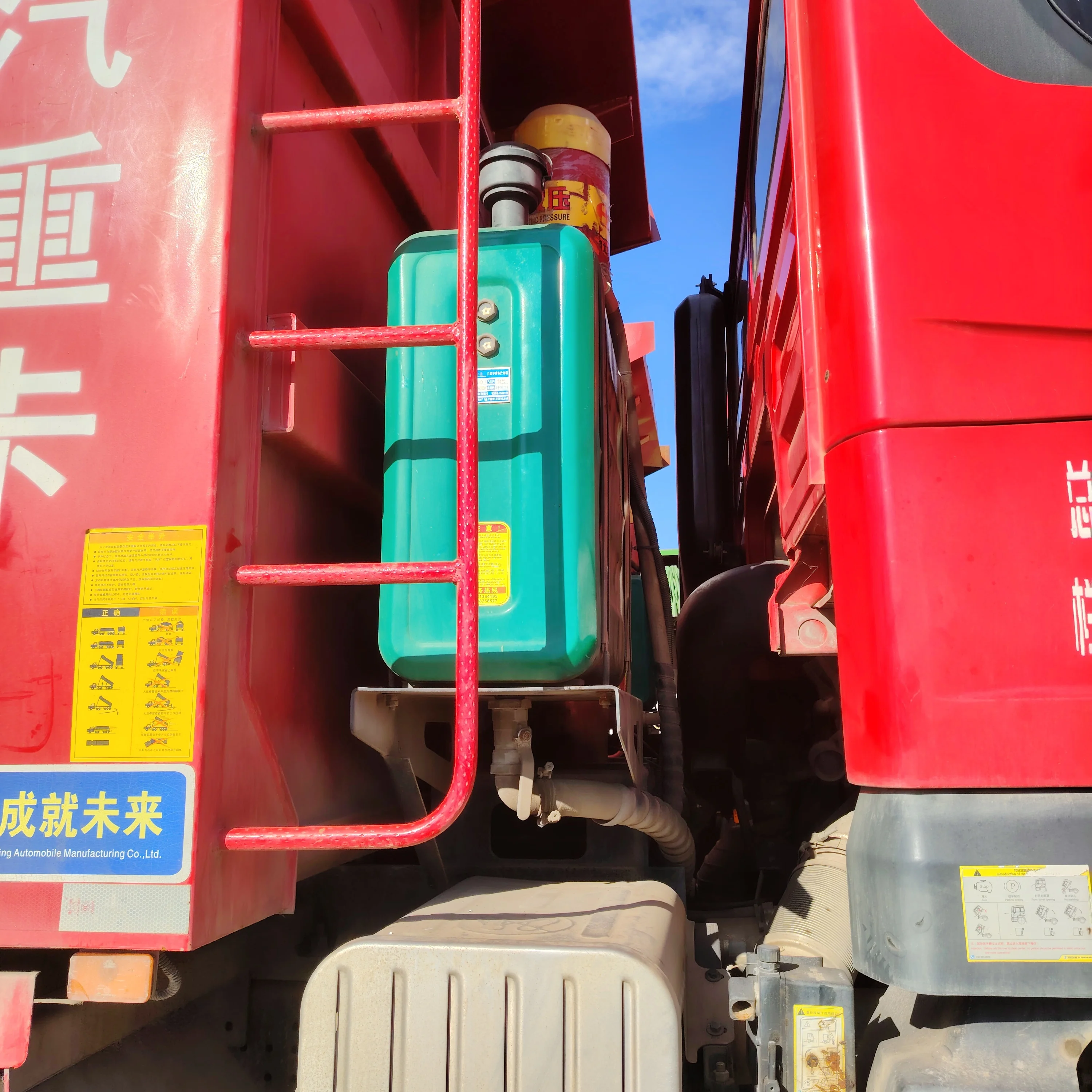 Wholesale 4X2 2 ton - 6 Ton MINI Dump Truck with Diesel Engine Tractor Truck 340HP