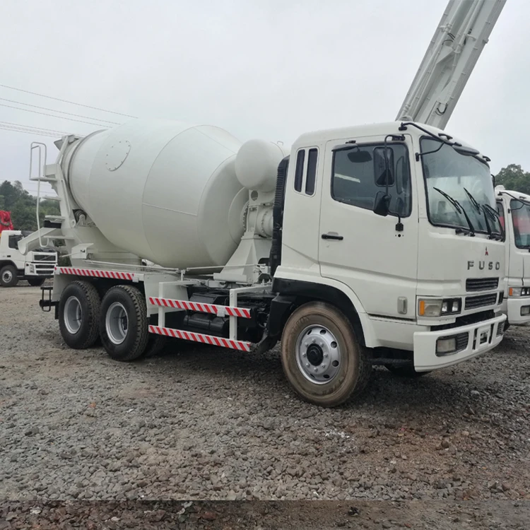 Renew and used second hand small cbm self-loading concrete mixer Fuso  truck 10m3  Huajian brand