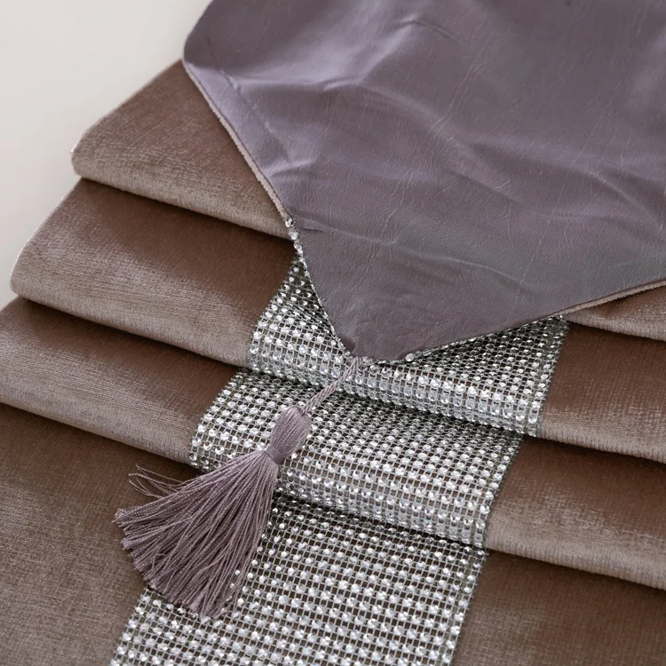 Luxury bulingbuling chain design velvet Christmas decorative table runner for home and hotel