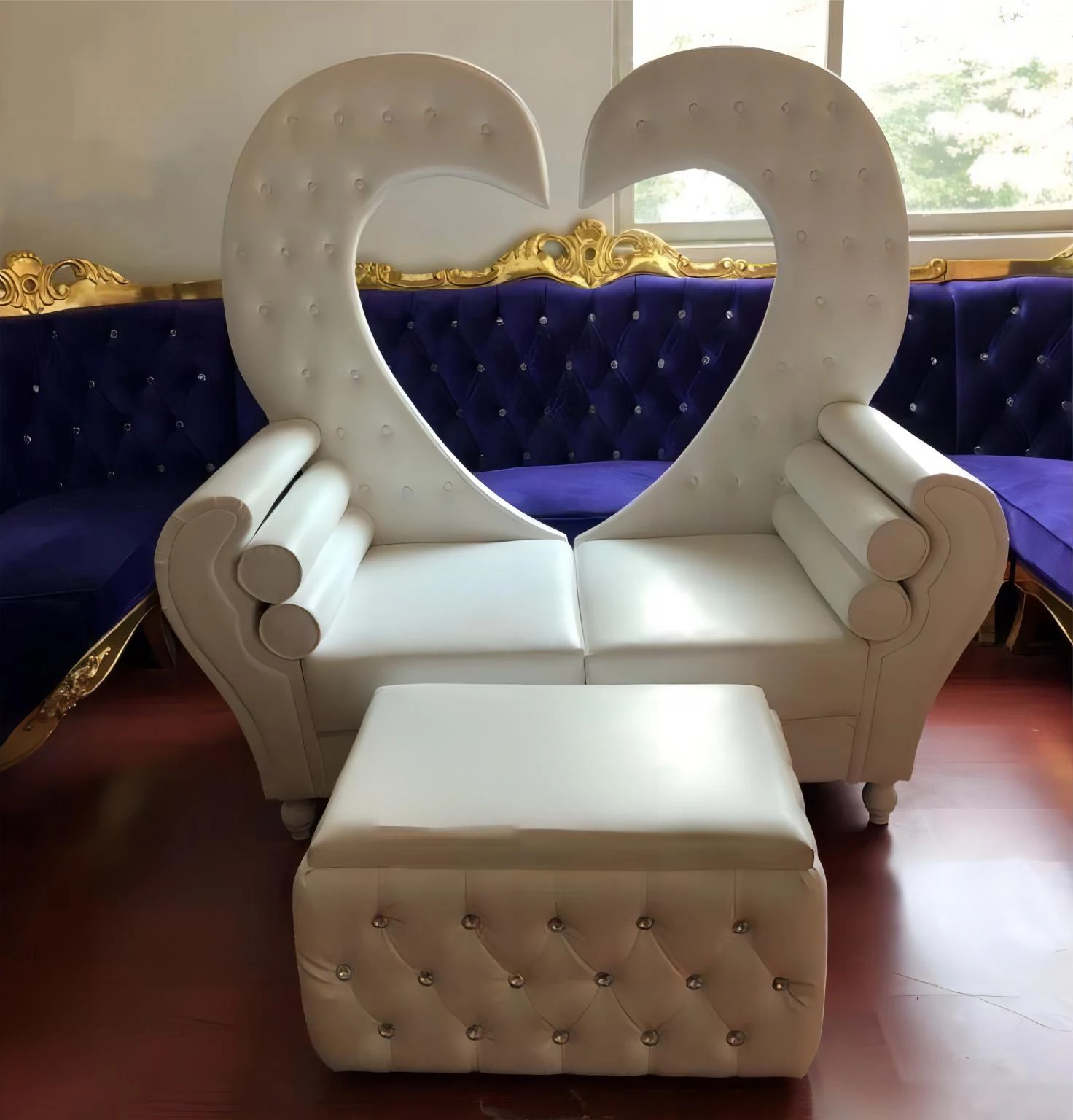 Luxury Princess Prince King Queen Swan Shape Backrest Heart Shaped White Double Loveseat Wedding Throne Chair
