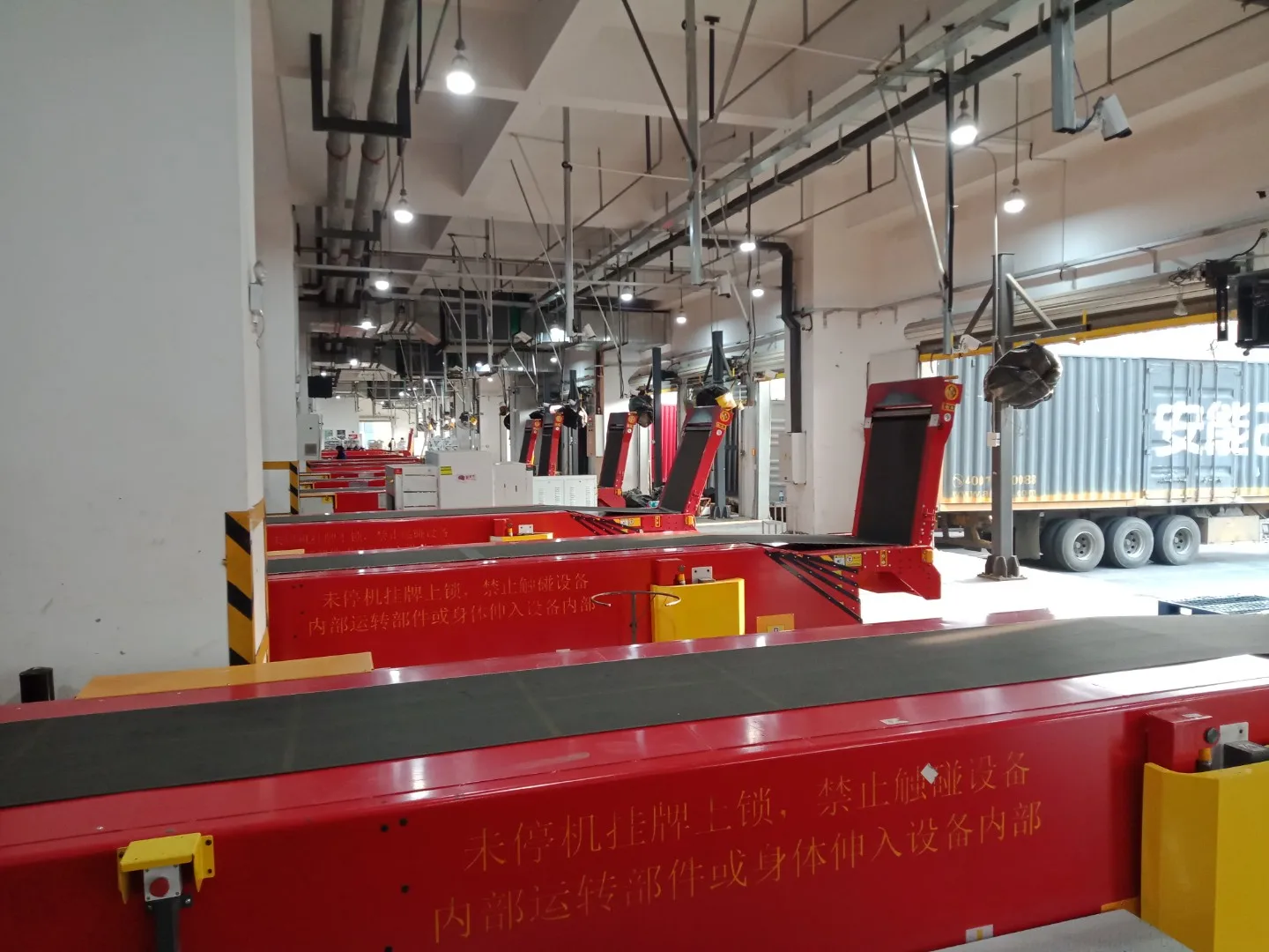 1/6 Customized Design Extendable Trailer Loading And Unloading Belt Conveyor With Swing Arm