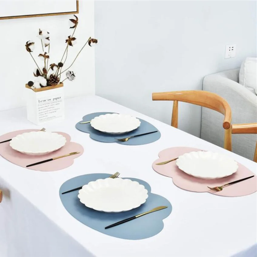 2021 Hot Selling Table Washable Woven Vinyl Placemats Non-Slip Heat Resistant Kitchen Table Mats Easy to Clean For Dining