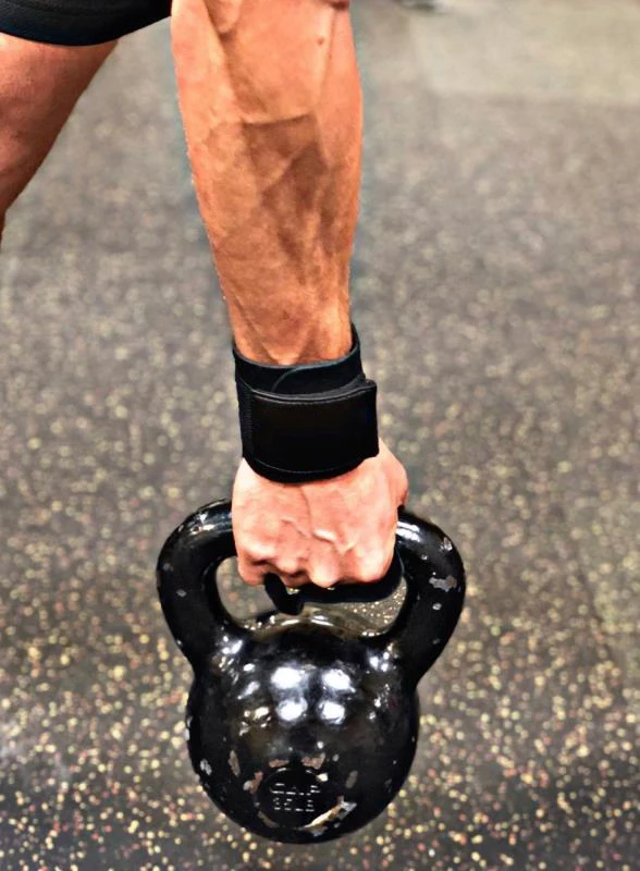 Упражнений в тренажерном зале Регулируемая тяжёлая атлетика с поддержкой запястья для тренажерного зала 3 отверстия кожаные ручки для мужчин и женщин