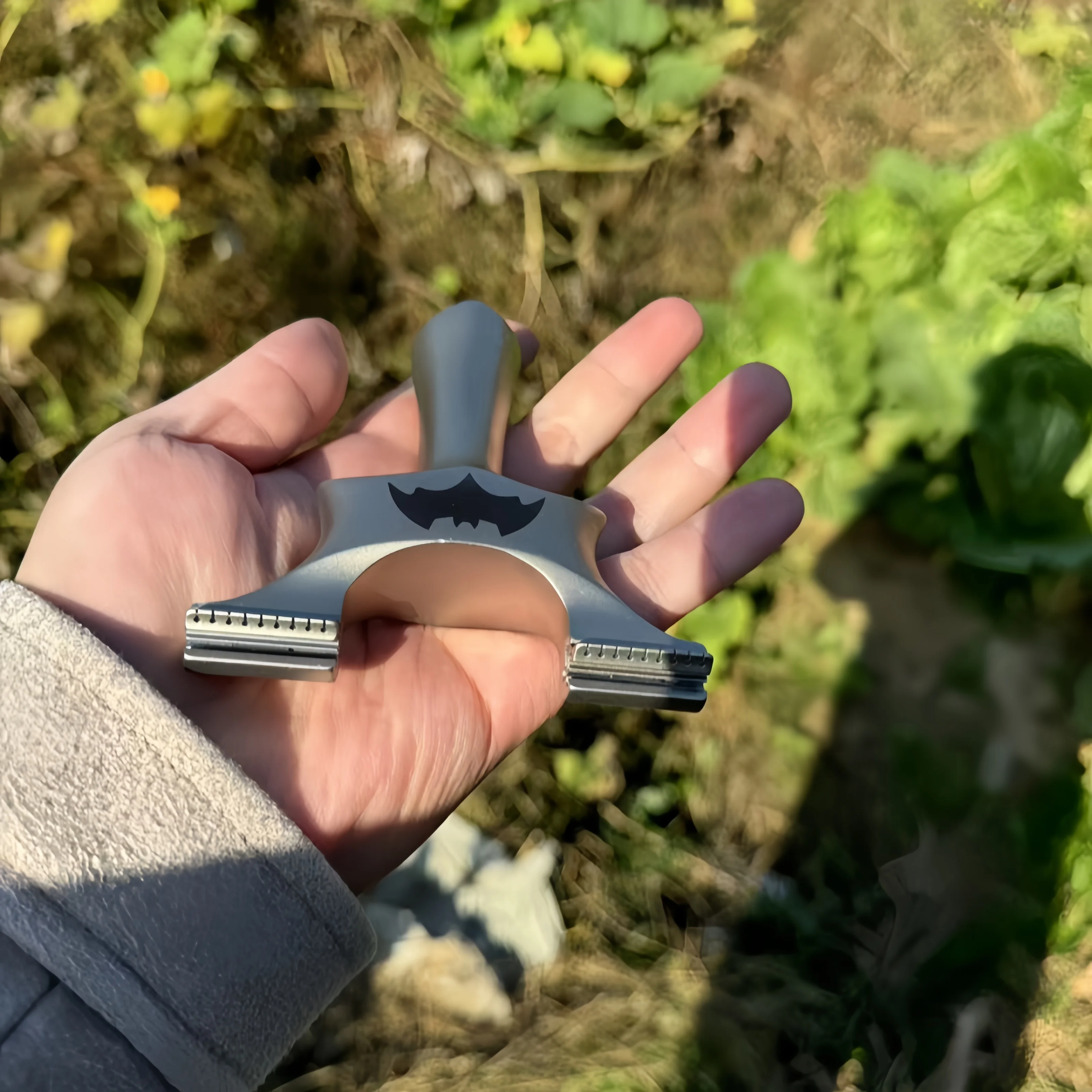 New Bat Dragon Tooth Shooting Stainless Steel Slingshot Outdoor Fast Pressure Slingshot Precision Hunting Metal Slingshot