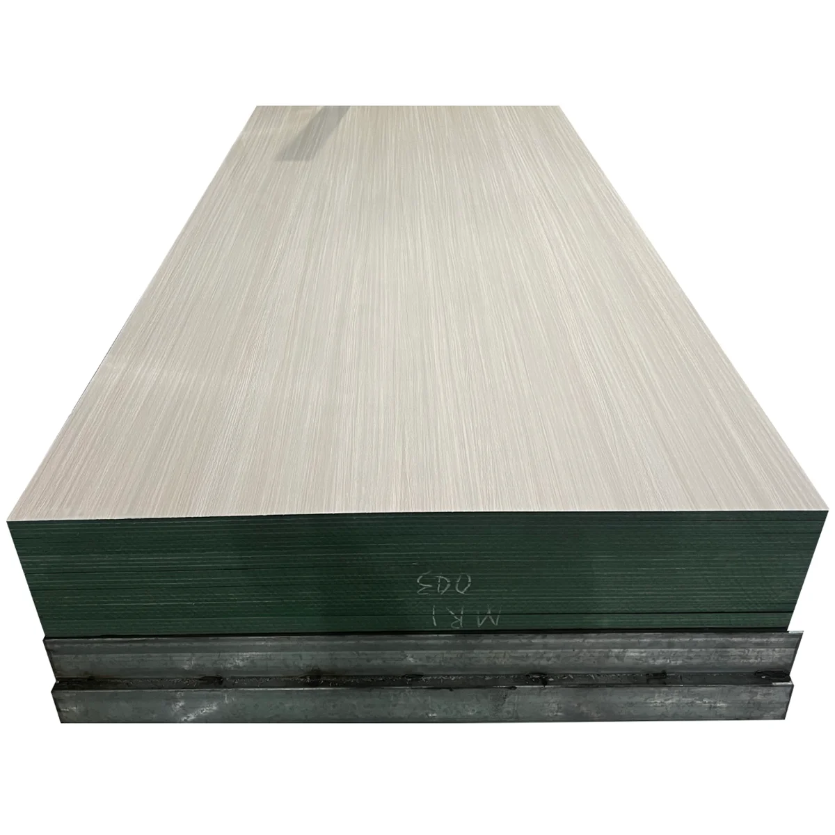 Colorful Melamine laminated moisture-proof MDF board 1220x2440mm 6mm to 25mm Carb P2 E1 E2 Green MDF for interior furnitures