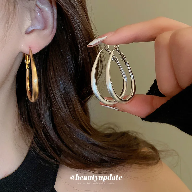 Gold electroplated silver needle oval metal hoop earrings for women cold wind personality fashion everything with