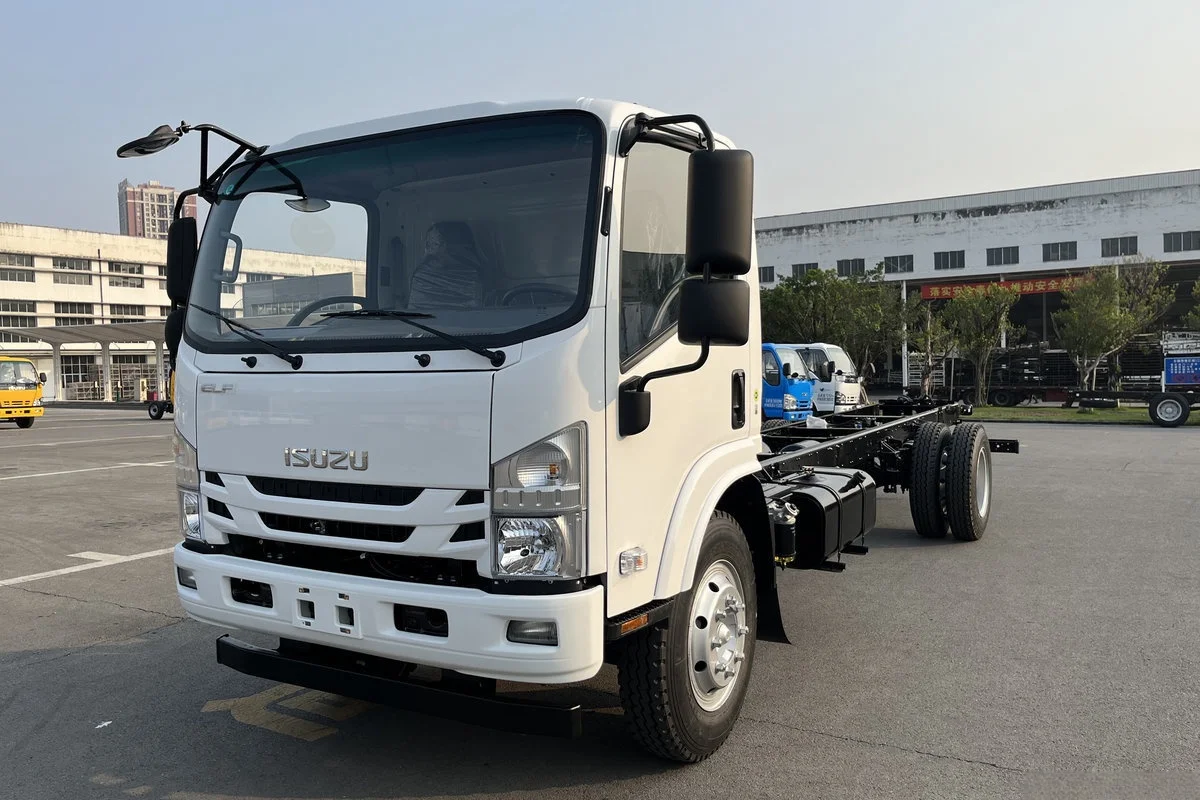 Isuzu 700P Used Light Cargo Cheap Price Power Van Truck Fence 3 Tons Truck 6 Ton Truck Head Cargo Mix 260 EURO 6 Left 4X2