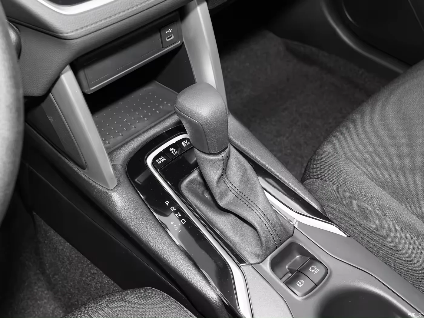 2024 Toyota Corolla Cross 2.0L Гибридный Элитный автомобиль б/у компактный AWD с панорамным Люком на крыше