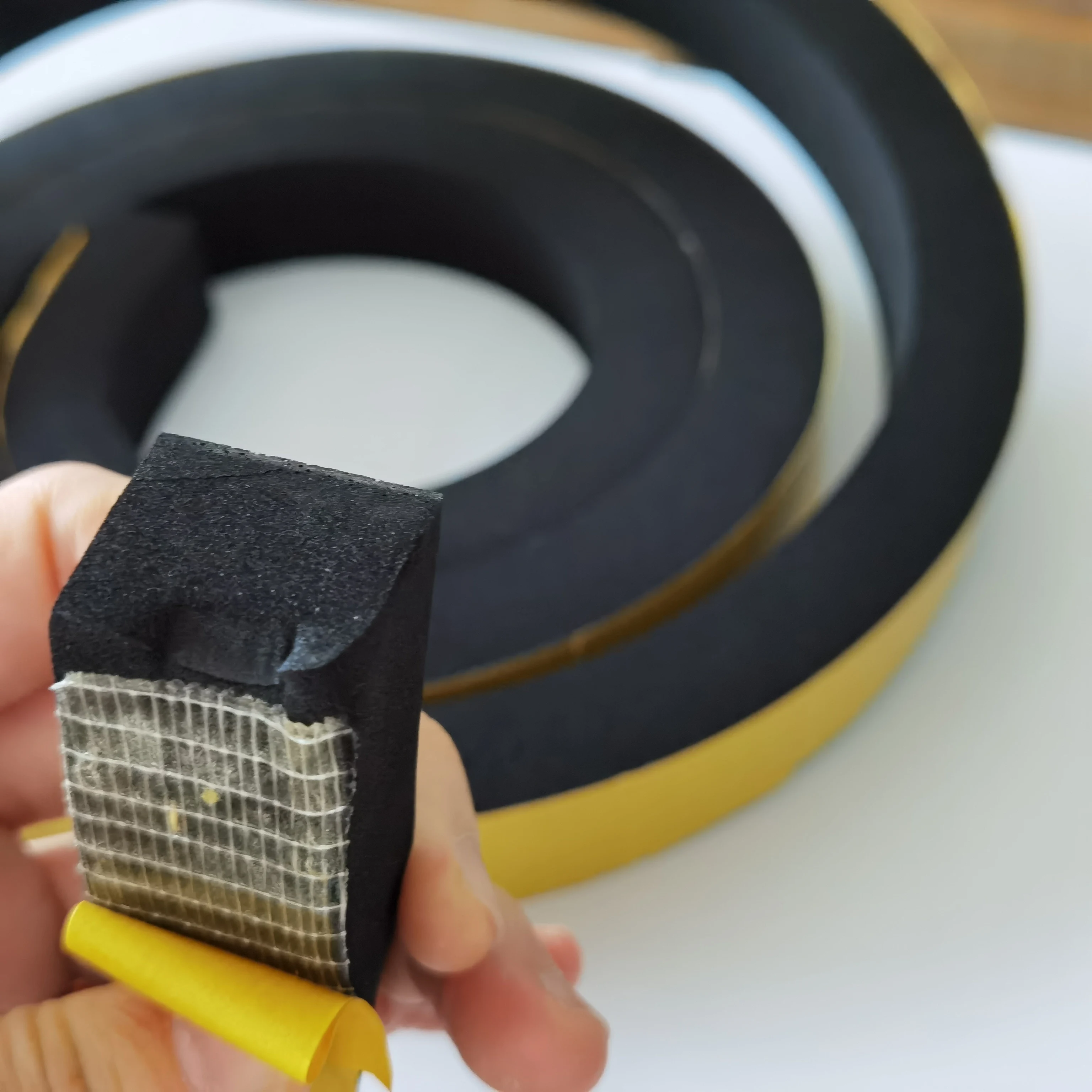Self Adhesive Foam Rolls Sealing EPDM Sealing Strip