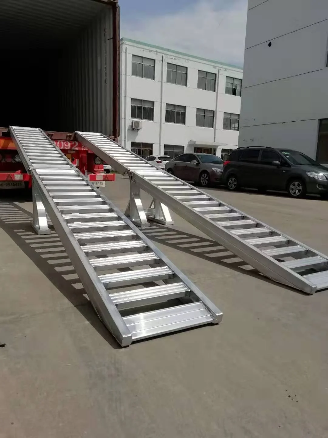 loading ramps for trailers could be folded Longer ramps