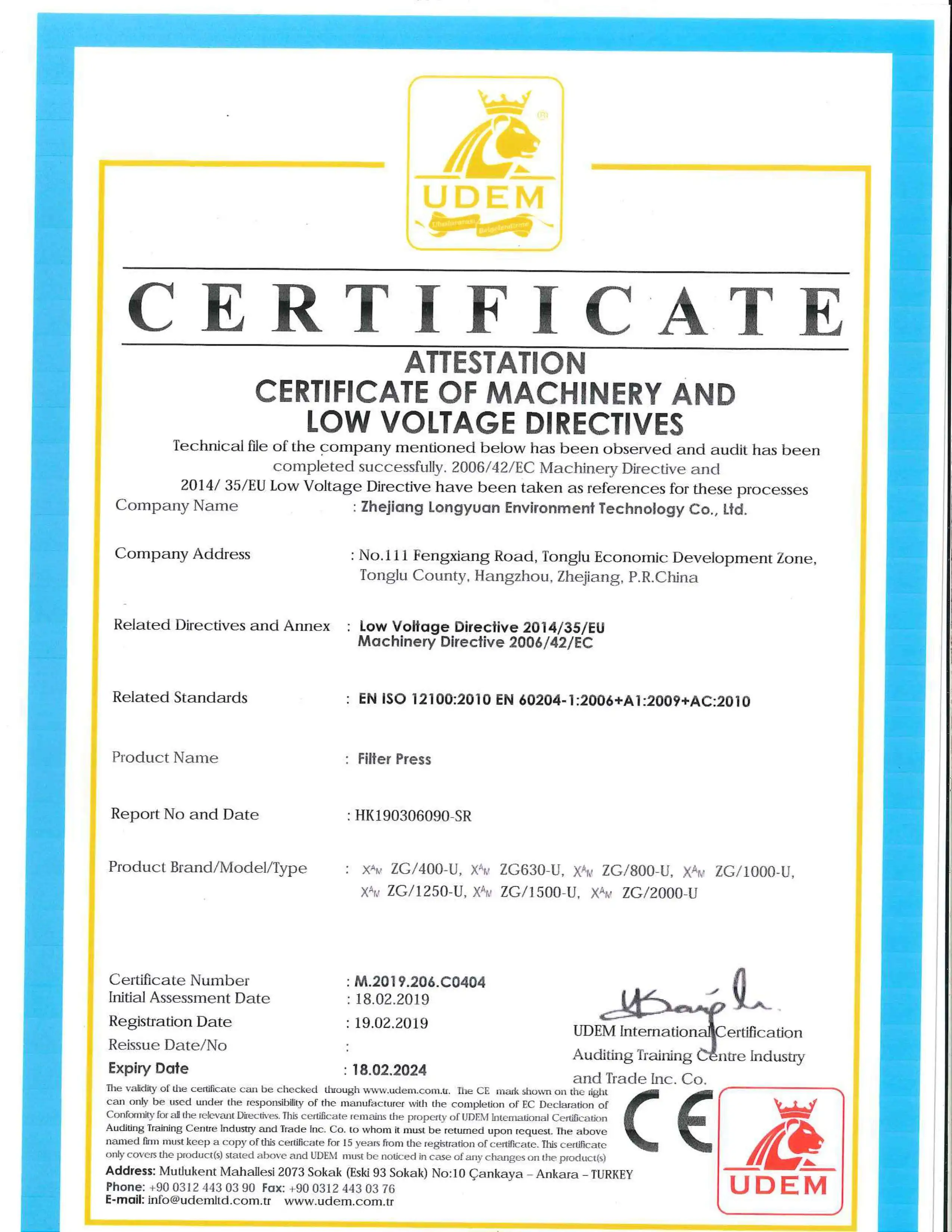 Small/miniature integrated manual filter press for filtering solids and liquids