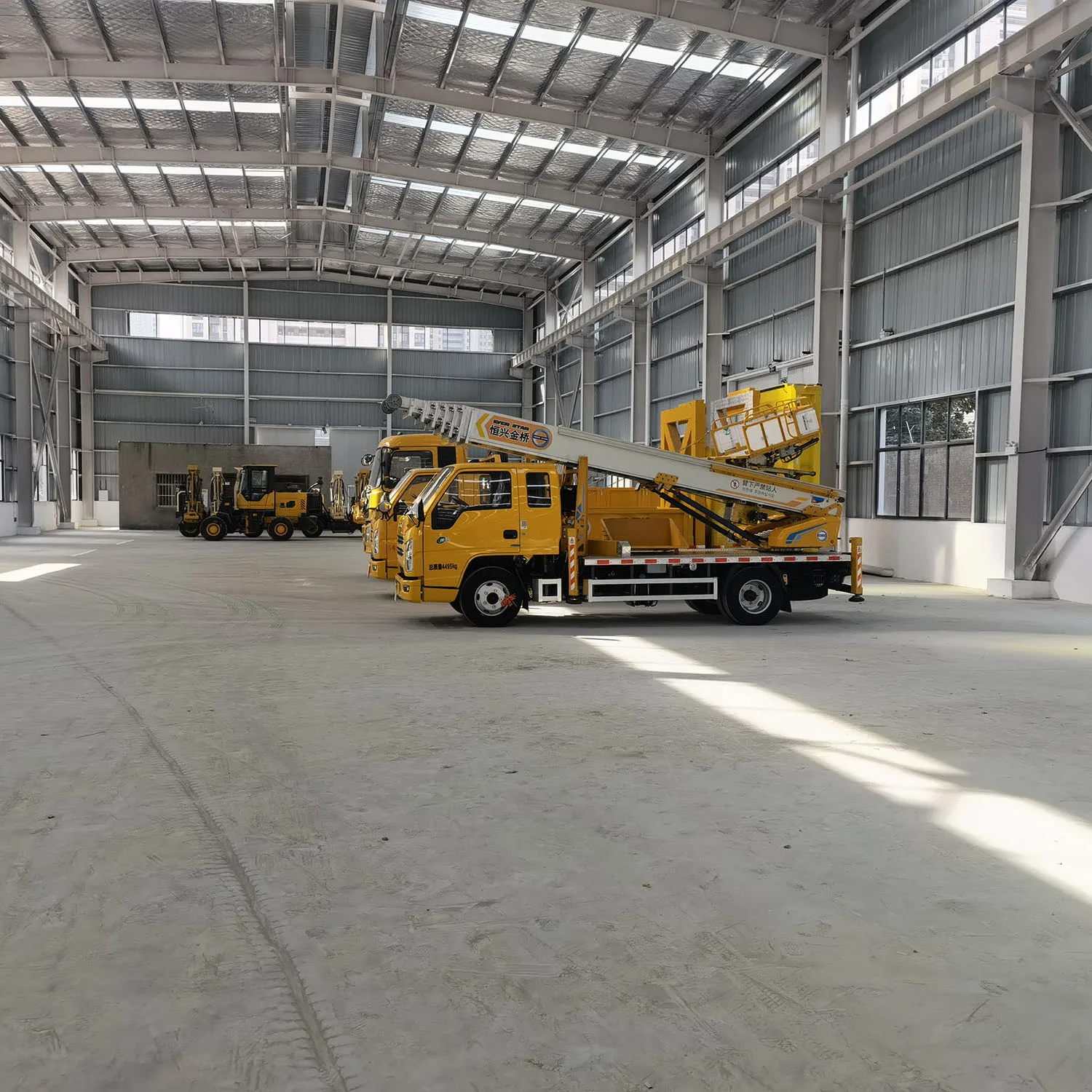 Low Price 28m 38m 45m Aluminum Aerial Ladder Lift Truck Telescopic Working Platform