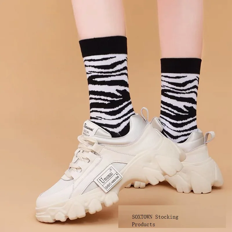 Womens Bold Horizontal Zebra Animal Stripe Pattern Casual Socks