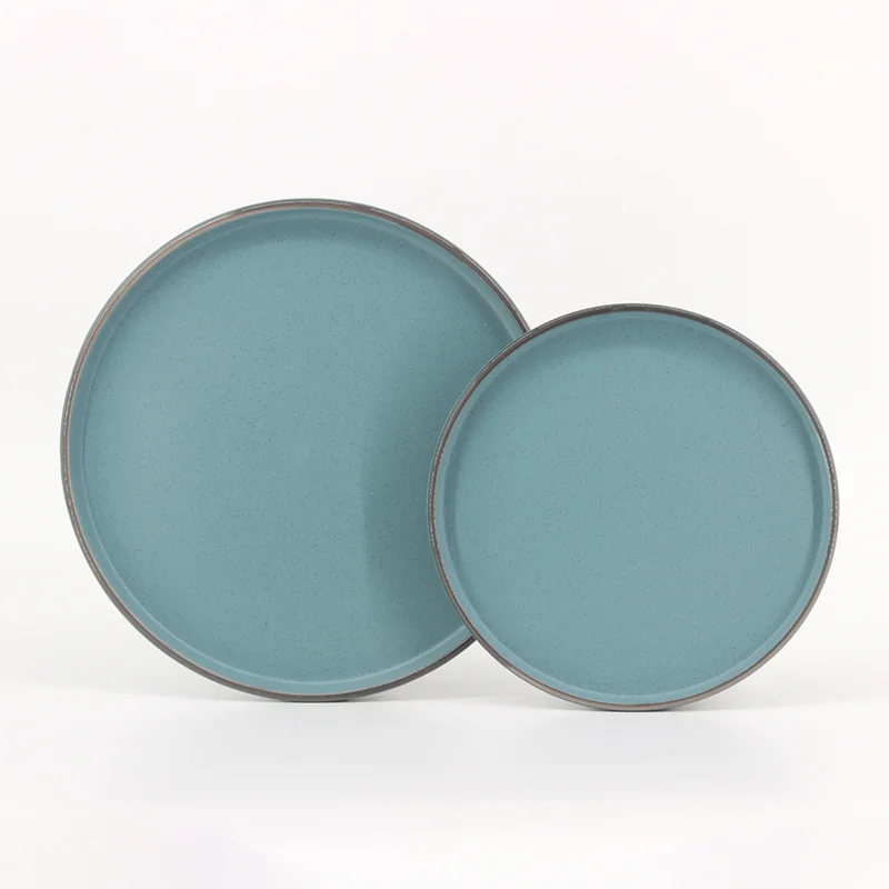 A glazed stoneware dish with straight edges from China, a popular cheap ceramic dinner dish