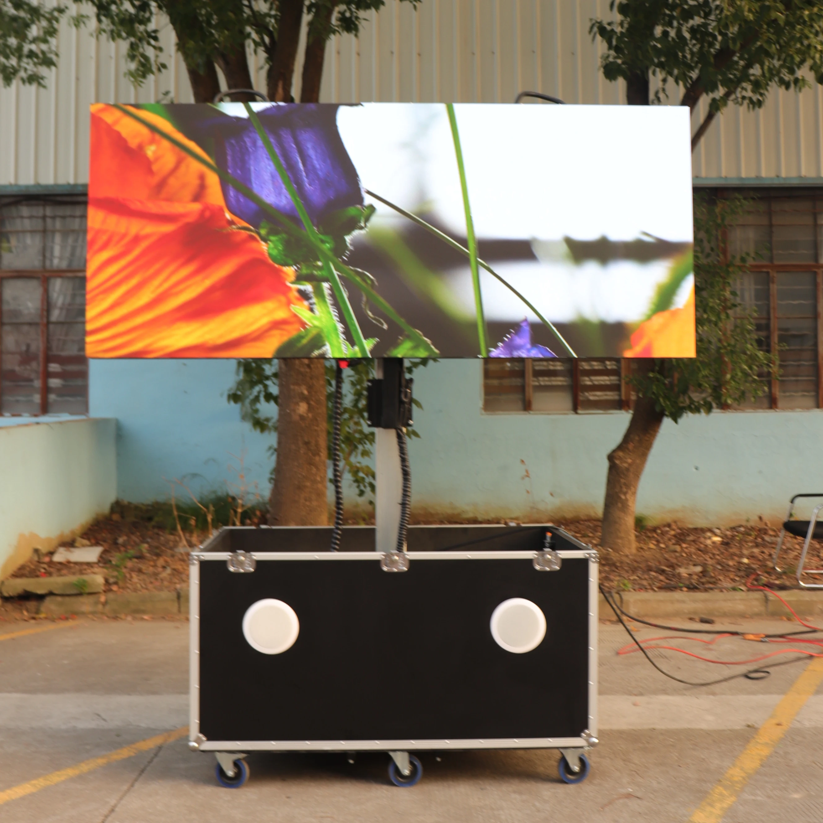 outdoor indoor portable Small Digital advertising billboard foldable display mobile vehicle led TV screen Flight case trailer
