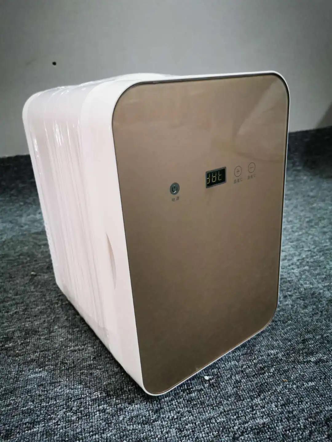 PCFCOOL новый дизайн мини холодильник дисплей уход за кожей автомобильный с цифровой температурой