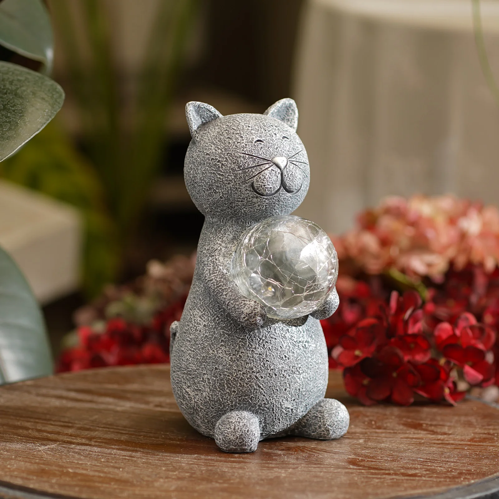 BSCI Factory Resin Solar Light Garden Cat  with Gazing Ball Outdoor Decor